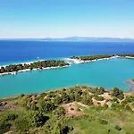 Βίλα With Swimming Pool Πευκοχώρι