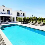 Βίλα With Swimming Pool Πευκοχώρι