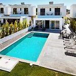 Βίλα With Swimming Pool *