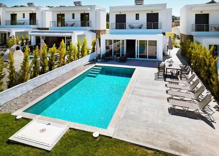 Villa With Swimming Pool *