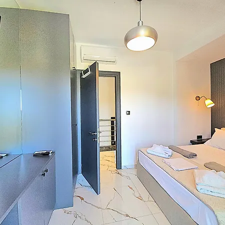 Villa With Swimming Pool Pefkochori