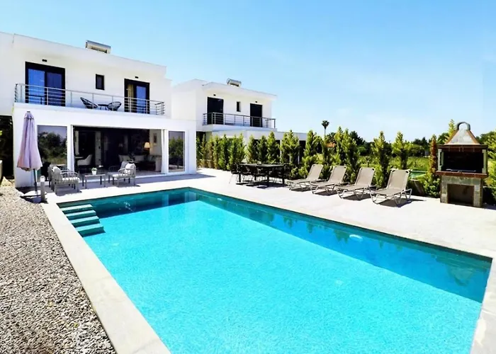 Vila With Swimming Pool Pefkochori