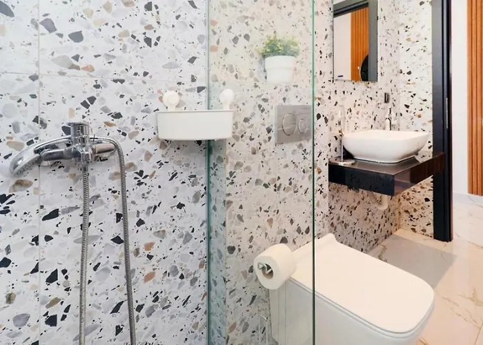 Villa With Swimming Pool *