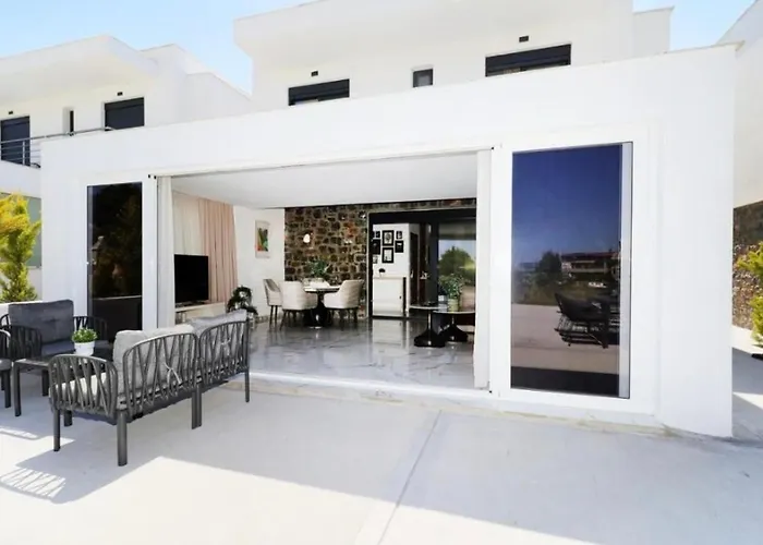 With Swimming Pool Villa Pefkochori