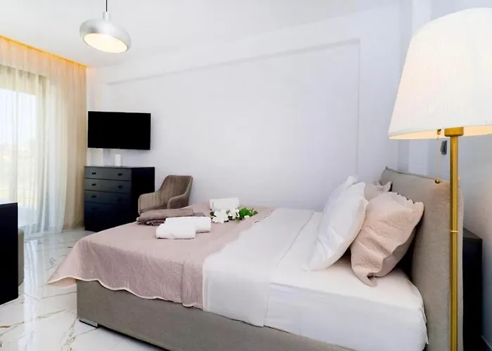 Villa With Swimming Pool *